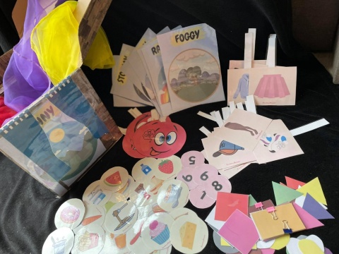 MAKE THEM SPEAK! Teacher's Magic Box MAKE THEM SPEAK! Teacher's Magic Box